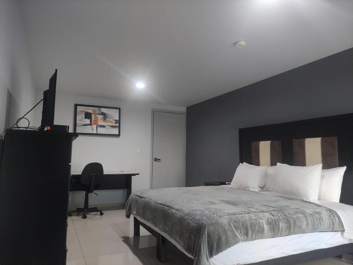 אגואסקליינטס Hotel Casa Galeana Centro Con Estacionamiento Privado מראה חיצוני תמונה