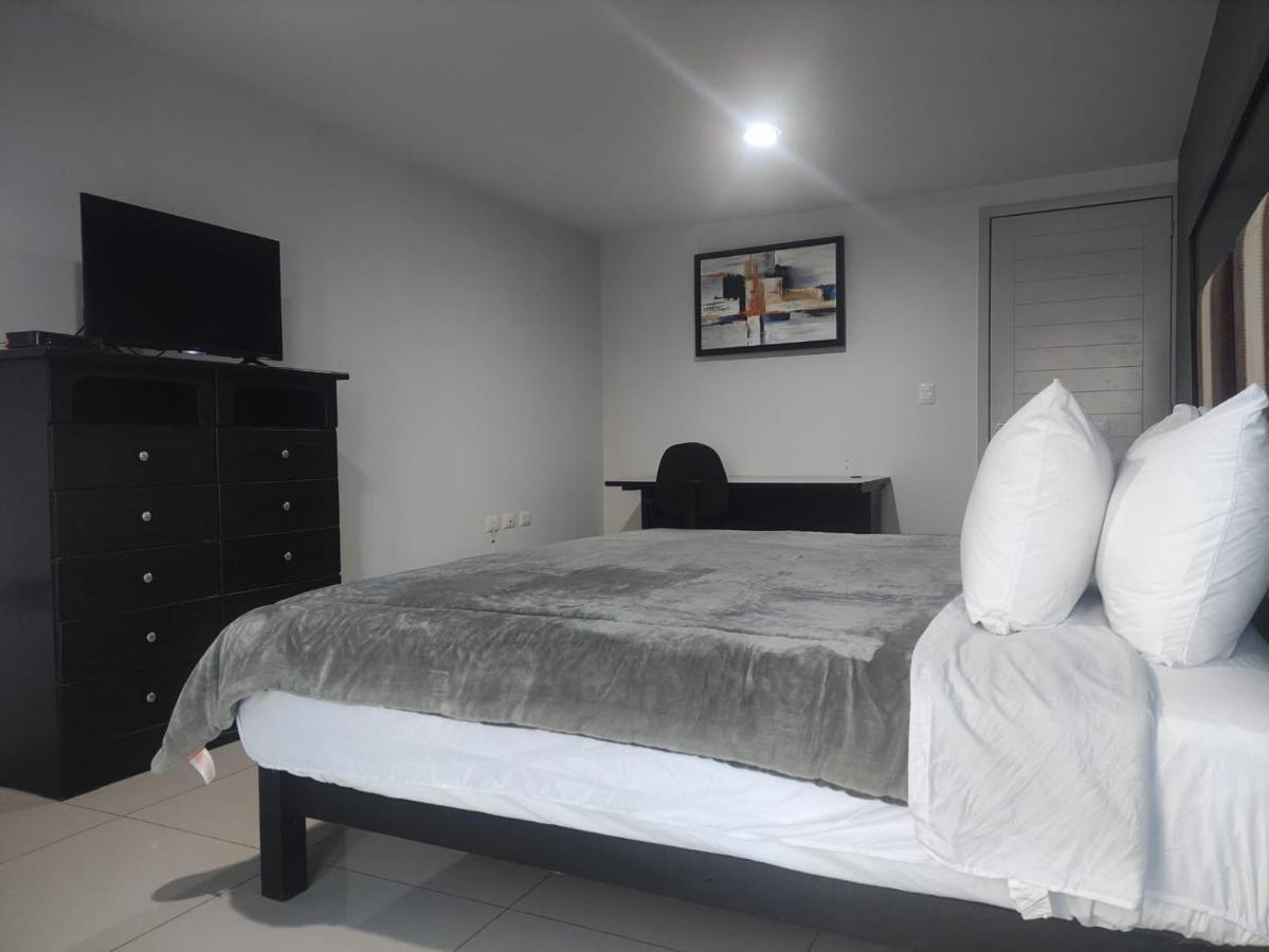 אגואסקליינטס Hotel Casa Galeana Centro Con Estacionamiento Privado מראה חיצוני תמונה