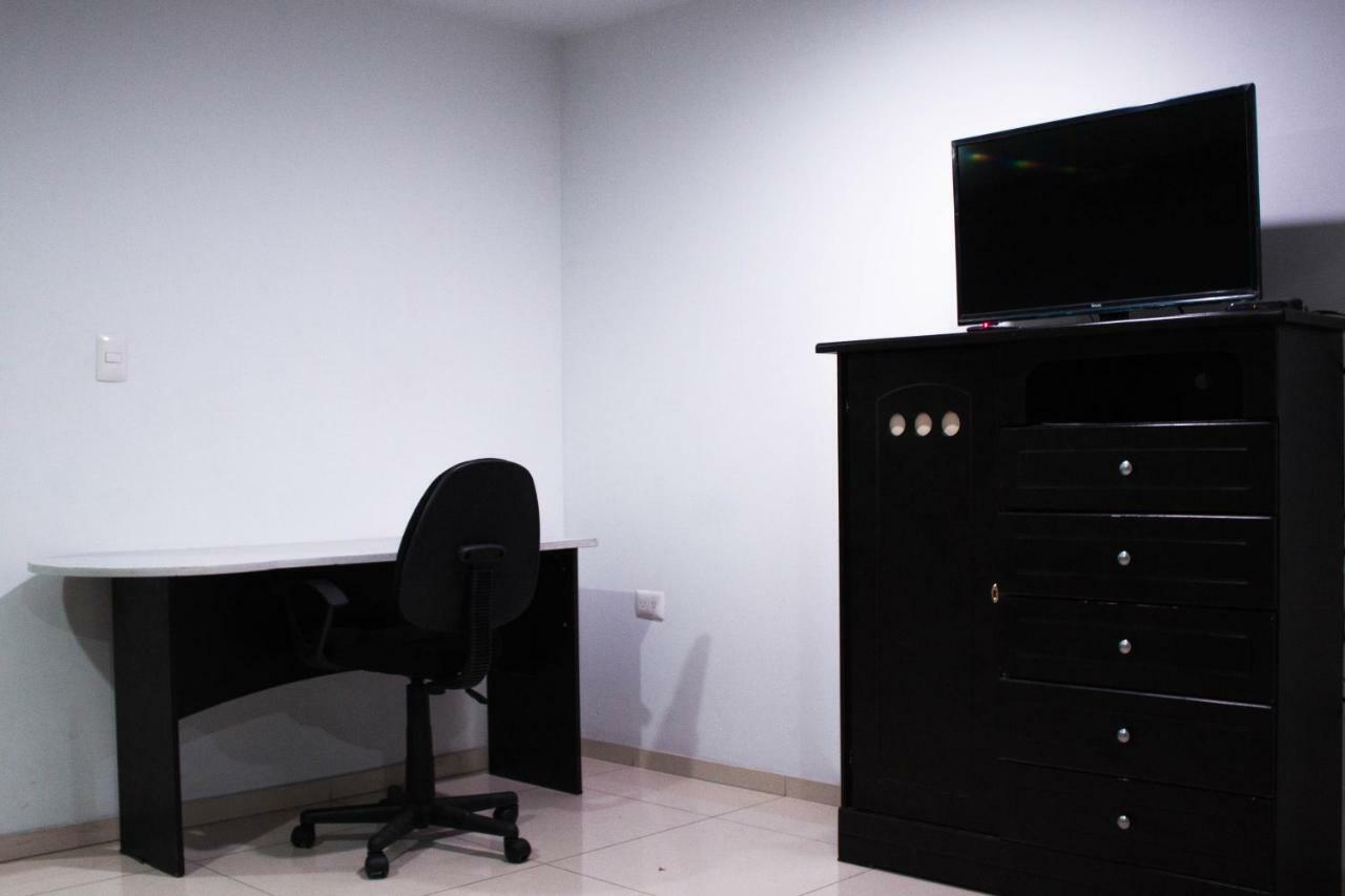 אגואסקליינטס Hotel Casa Galeana Centro Con Estacionamiento Privado מראה חיצוני תמונה